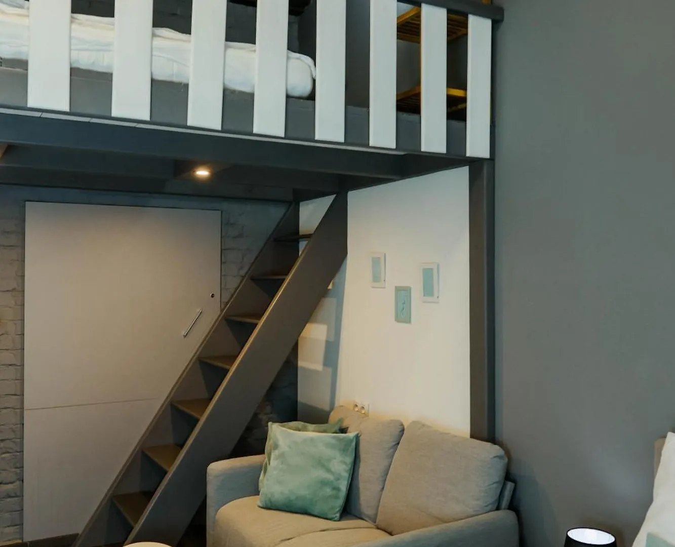 Spring Apartments 卡罗维发利